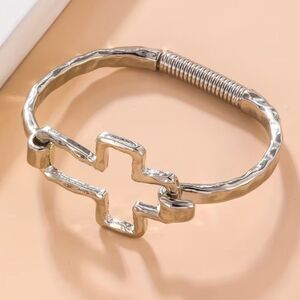 Silver Hammered Cross Bracelet N1858